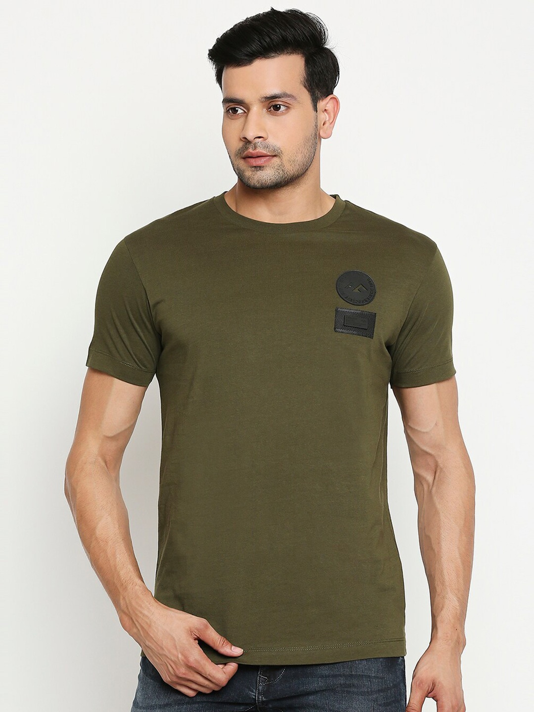 

Mufti Men Olive Green Solid Round Neck T-shirt