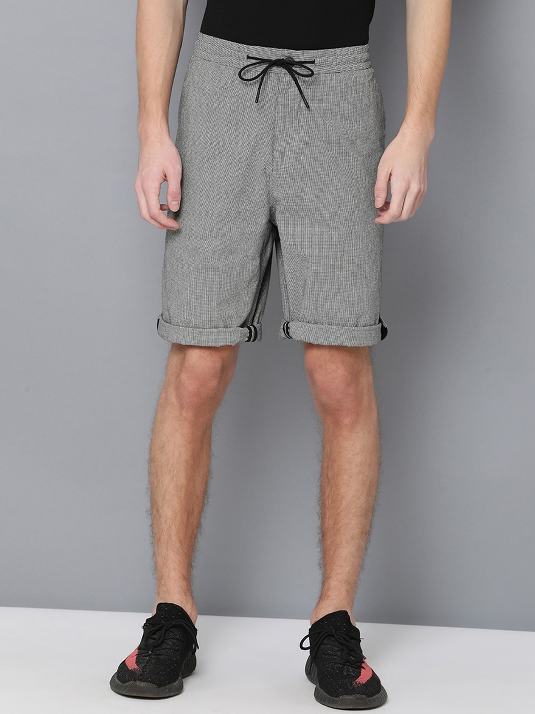 

Antony Morato Men Grey Solid Loose Fit Regular Shorts