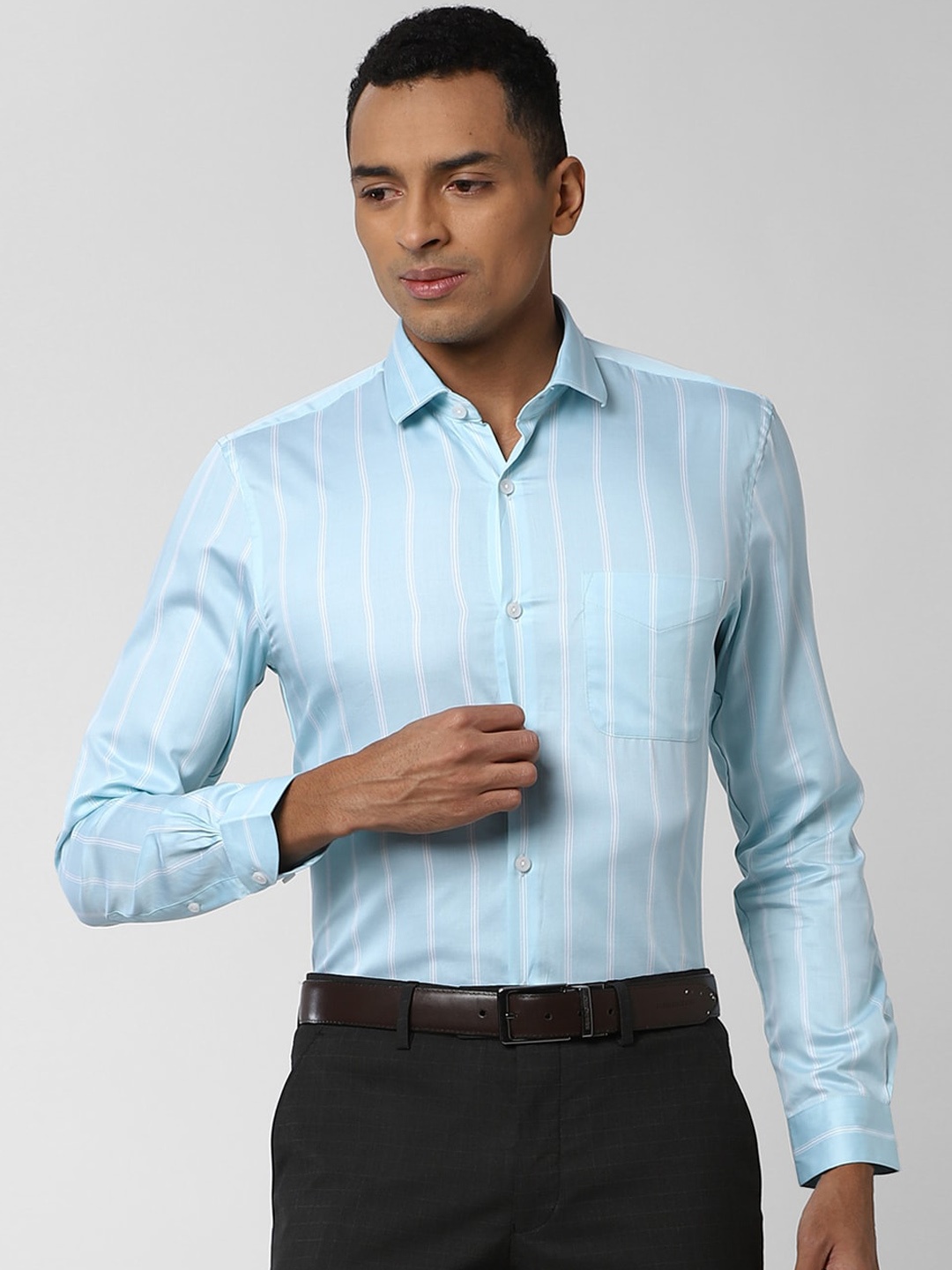 

Peter England Elite Men Blue Slim Fit Checked Cotton Formal Shirt