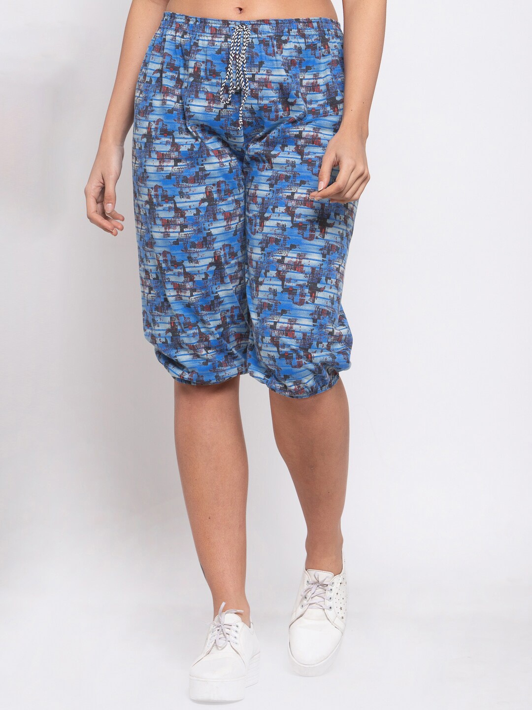 

KLOTTHE Women Blue & Black Printed Capris