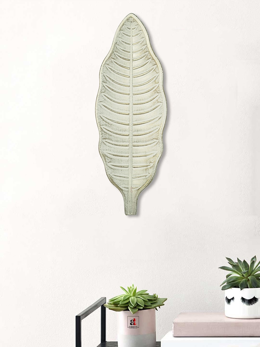 Art Street Off-White & Gold-Toned Leaf Textured MDF Wall Decor Plate