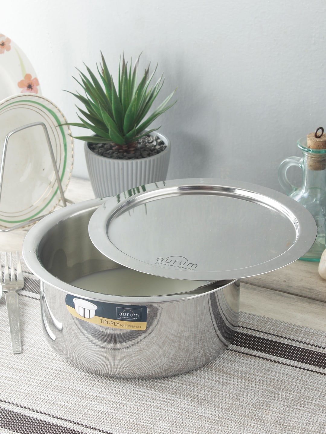 

AURUM Silver-Toned Solid Triply Tope with Stainless Steel Lid 1.5 Ltr