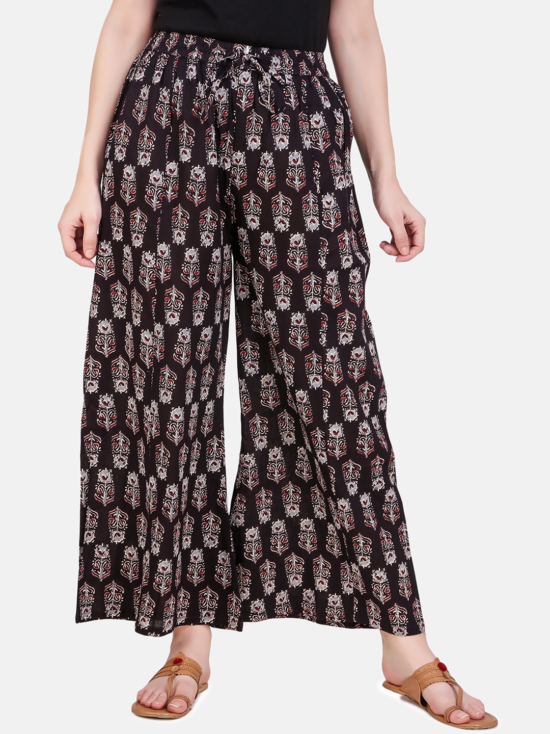 

Aawari Women Black & White Regular Fit Floral Print Palazzo
