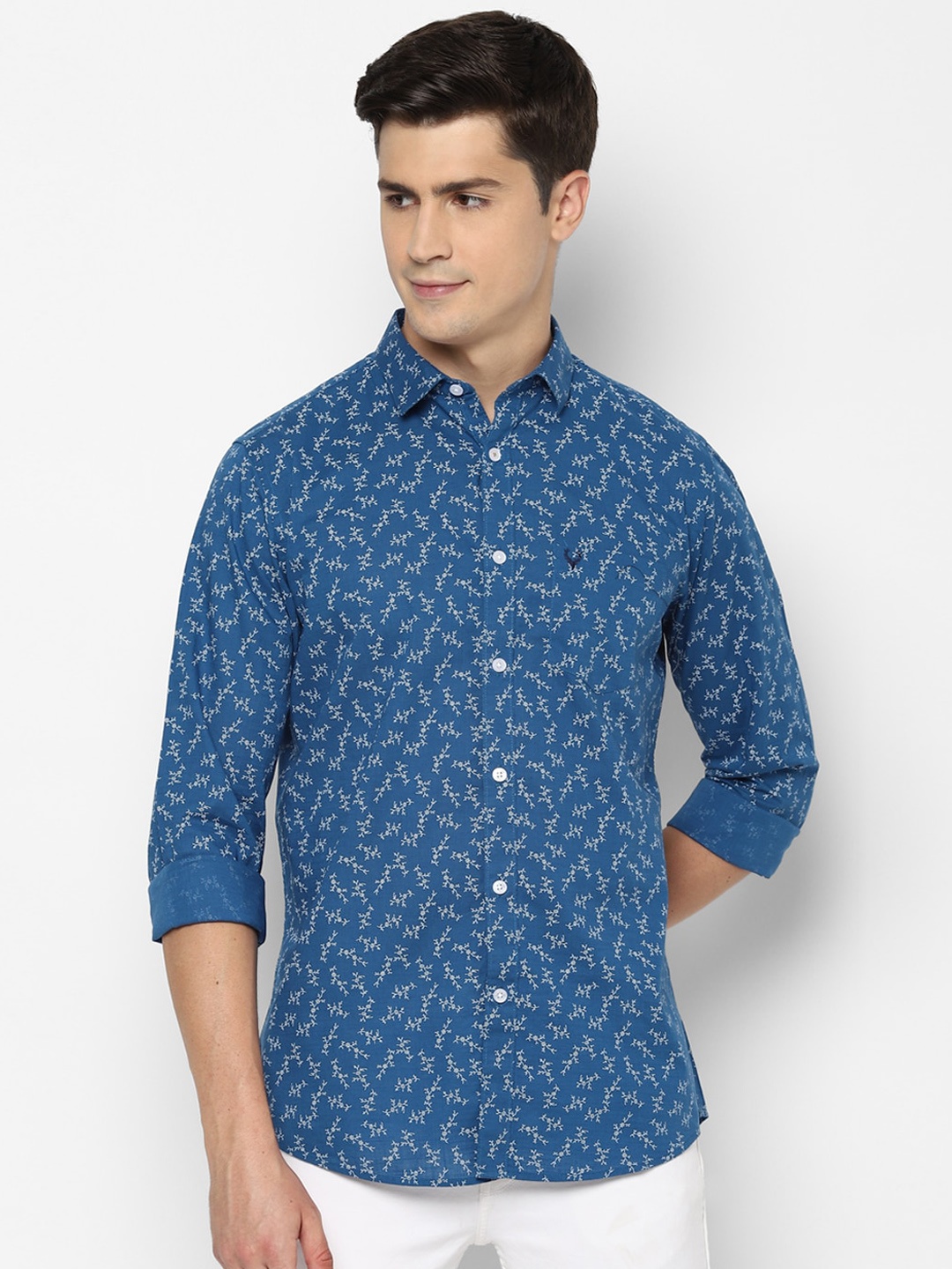

Allen Solly Men Blue & White Pure Cotton Slim Fit Printed Casual Shirt