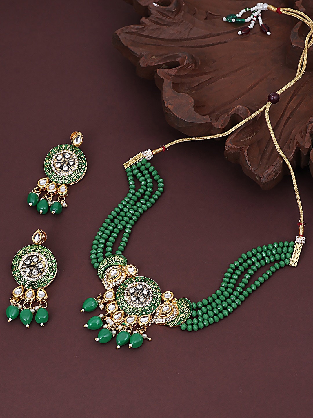 

Sukkhi Gold-Plated Green & White Kundan-Studded Beaded Meenakari Jewellery Set