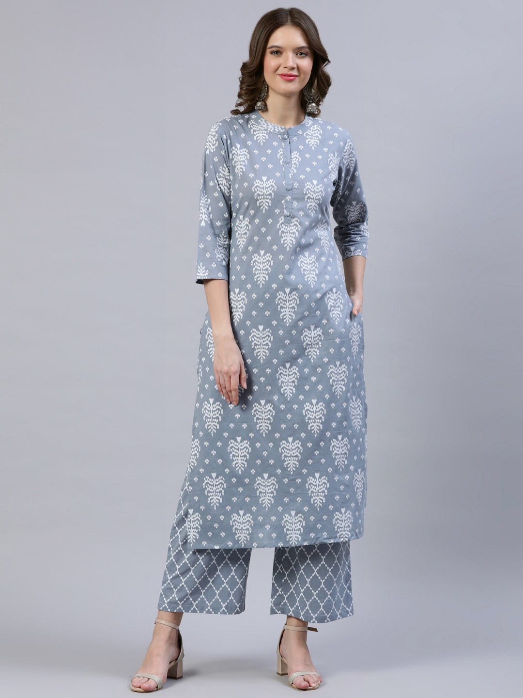 

Nayo Women Grey & White Straight Screen Floral Print Pure Cotton Kurta & Palazzos
