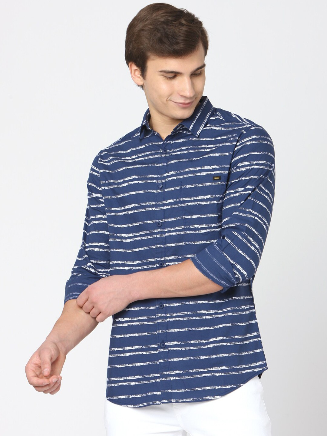 

SPYKAR Men Navy Blue & White Slim Fit Striped Casual Shirt
