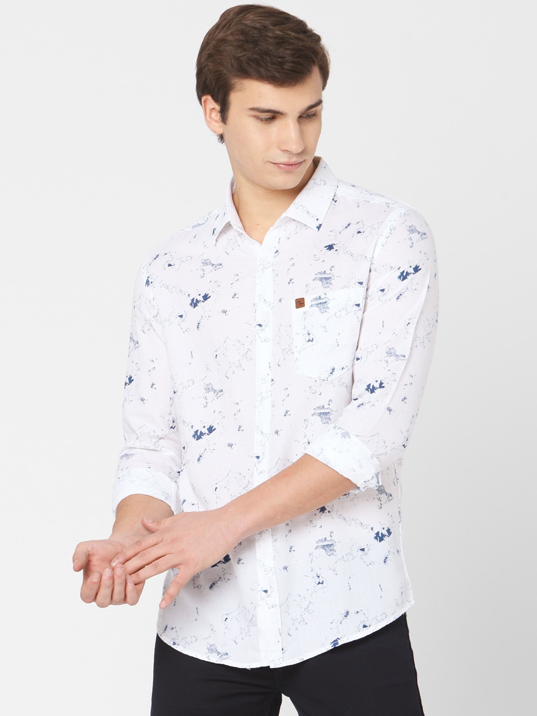 

SPYKAR Men White Slim Fit Printed Casual Shirt