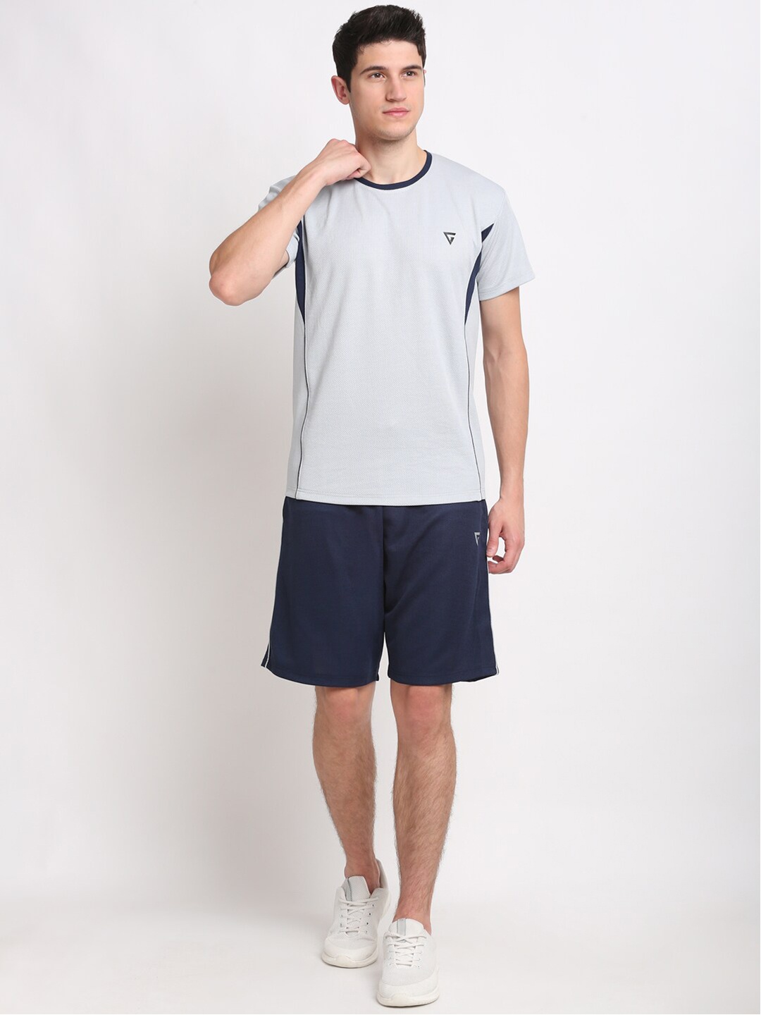 

GRIFFEL Men Grey & Navy Blue Solid T-shirt with Shorts