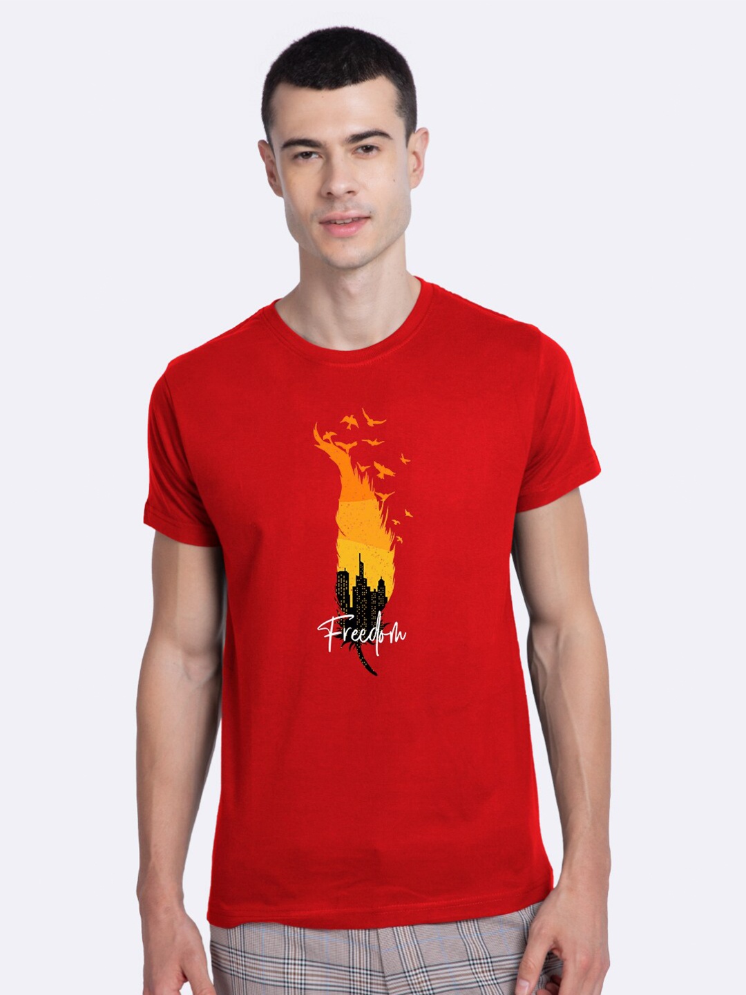 

Bewakoof Men Red Freedom Feather Printed Pure Cotton T-shirt