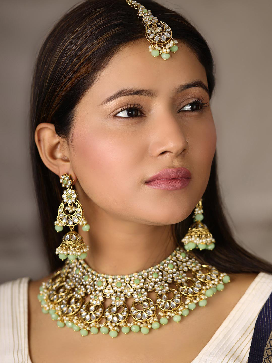 

Priyaasi Gold-Plated Sea Green & White Kundan-Studded Pearls Beaded Handcrafted Jewellery Set