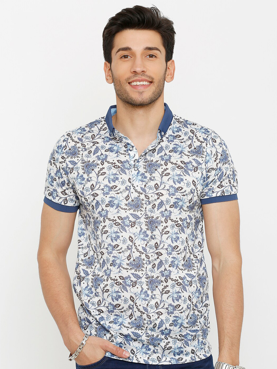 

Rex Straut Jeans Men White & Blue Floral Printed Polo Collar Slim Fit T-shirt
