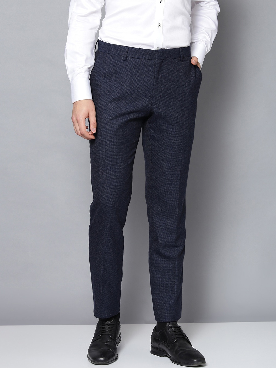 

Bruun & Stengade Men Navy Blue Regular Fit Solid Formal Trousers