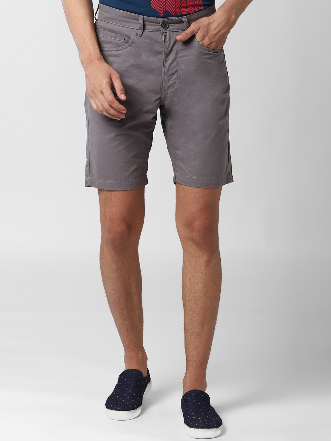 

Peter England Casuals Men Grey Solid Regular Fit Regular Shorts