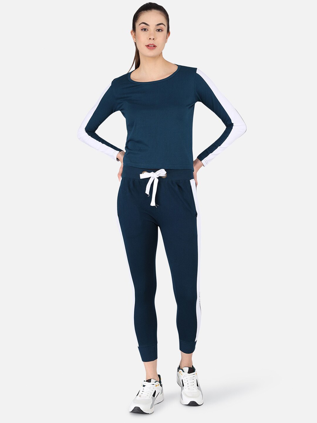 

The Dry State Women Blue & White Colourblocked T-shirt with Trousers