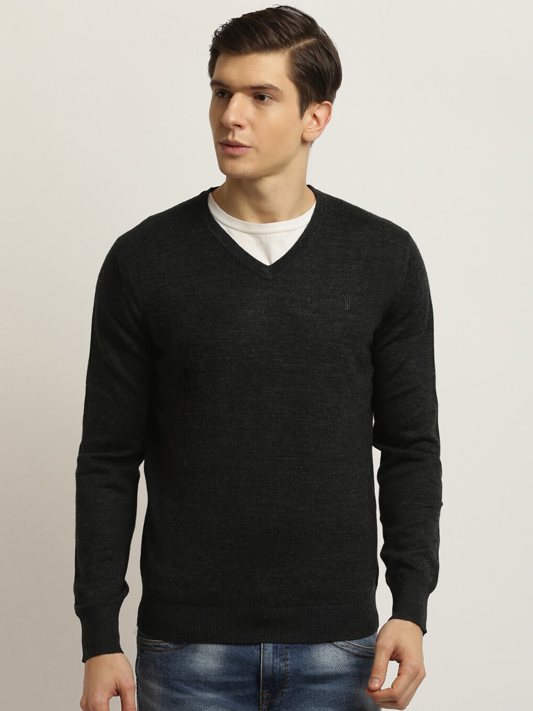 

Bruun & Stengade Men Charcoal Solid V-Neck T-shirt