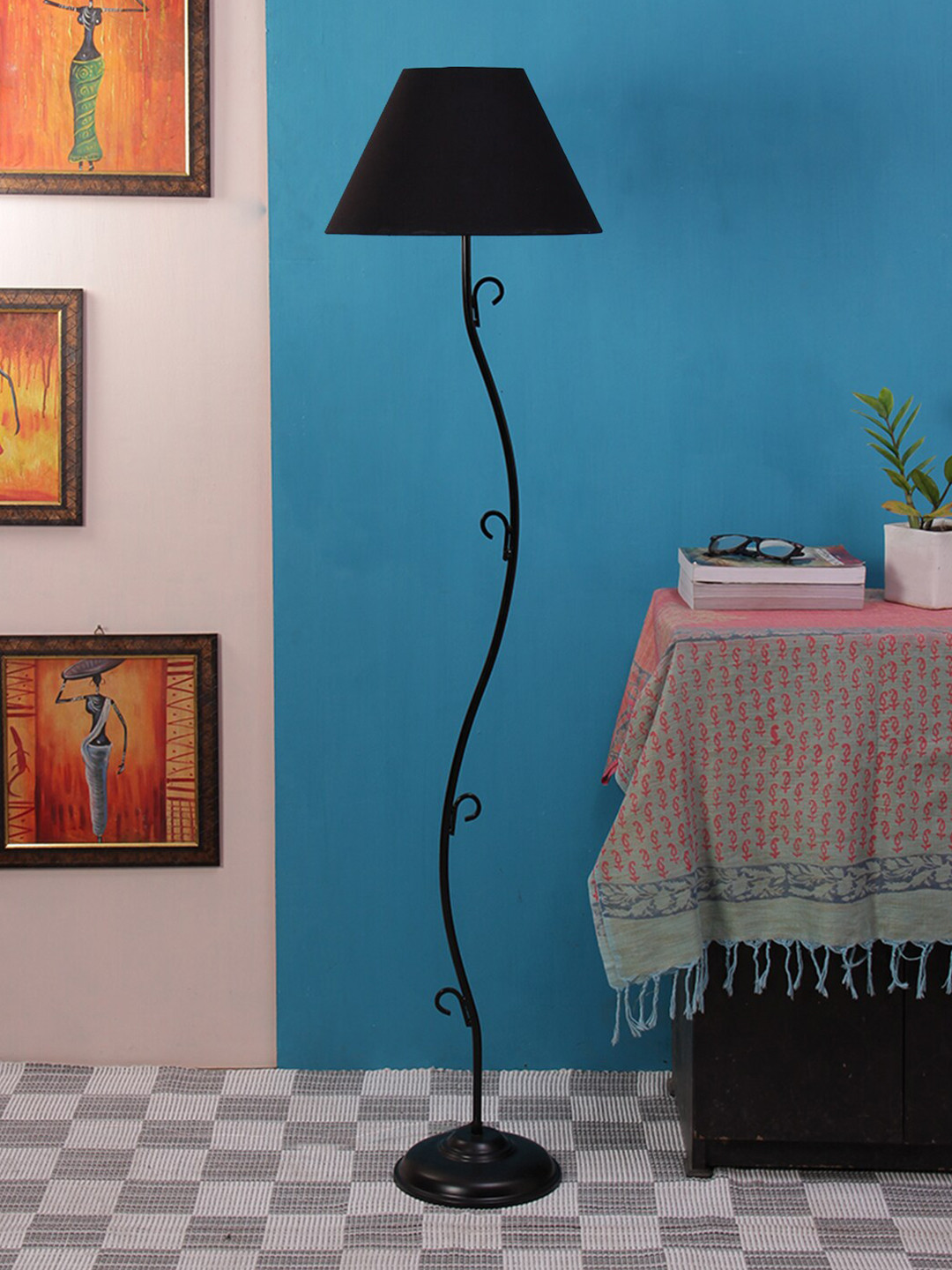 

Devansh Black Solid Traditional Club Lamp with Shade