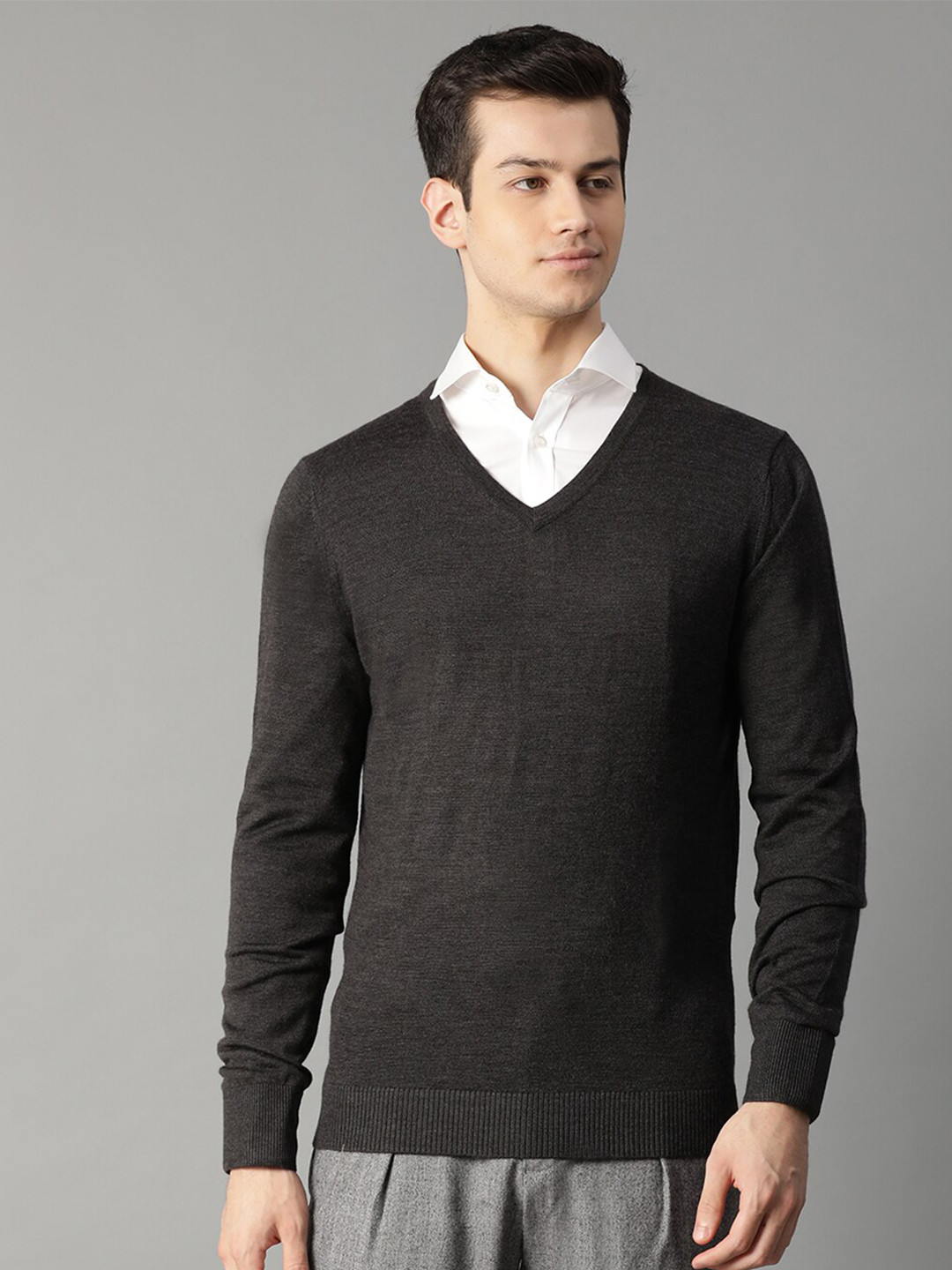 

Bruun & Stengade Men Charcoal Self Design V-Neck T-shirt