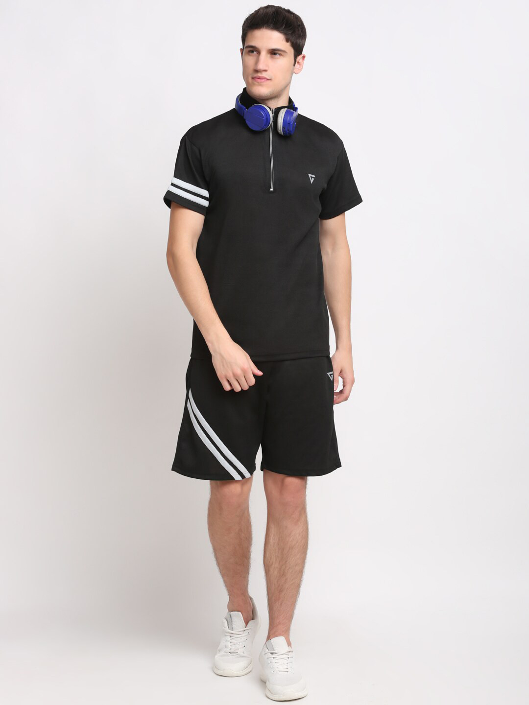 

GRIFFEL Men Black & White Solid T-shirt with Shorts