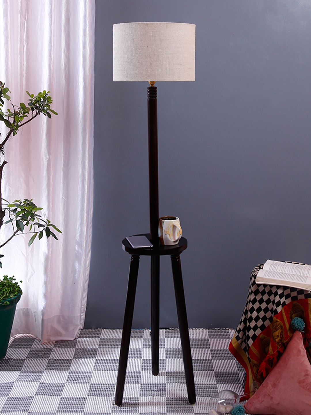 

Devansh Off-White & Black Solid Traditional Shelf Lamp with Shade