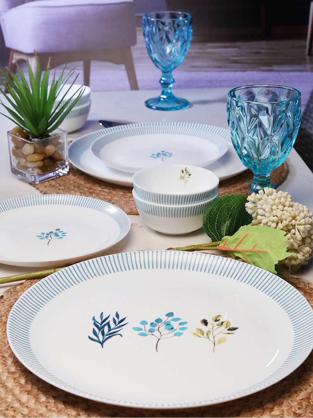 

GOODHOMES White & Blue 16 Pieces Opalware Dinner Set
