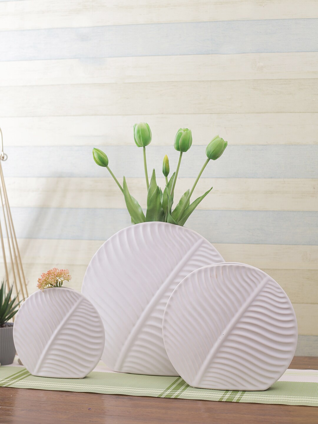 

Aapno Rajasthan Set Of 3 White Textured Handcrafted Leaf Shaped Ceramic Vases