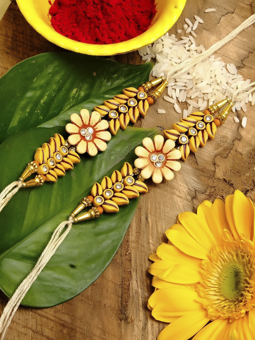 

Crunchy Fashion Men Set of 2 Yellow & Gold-Toned Stone-Studded Rhaki
