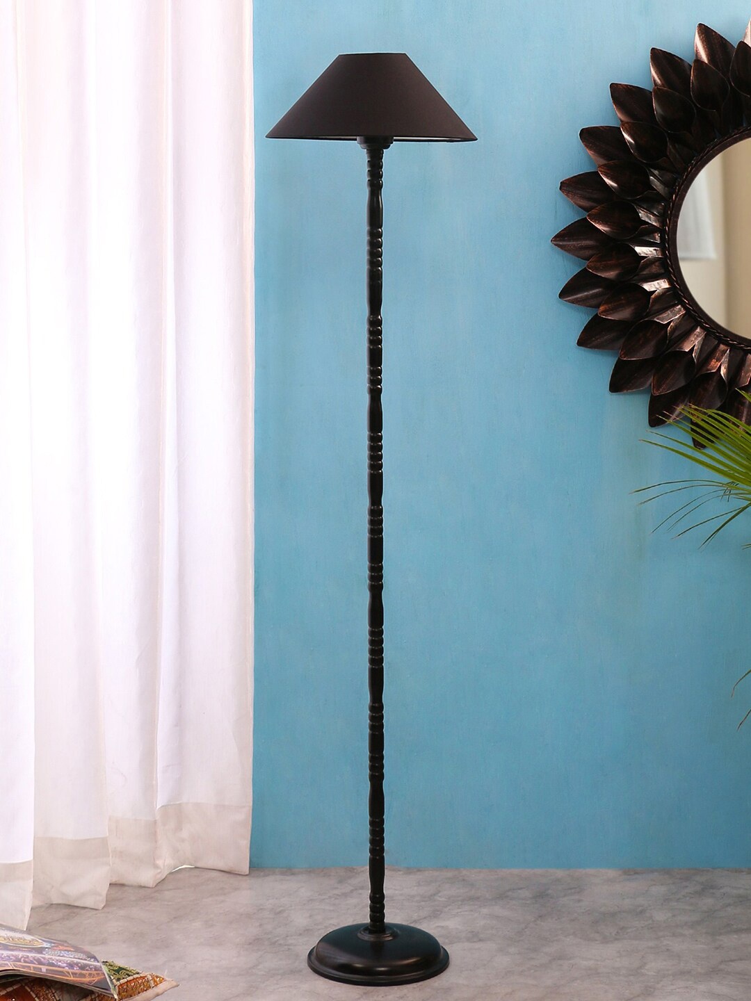 

Devansh Black Solid Traditional Club Lamp with Shade
