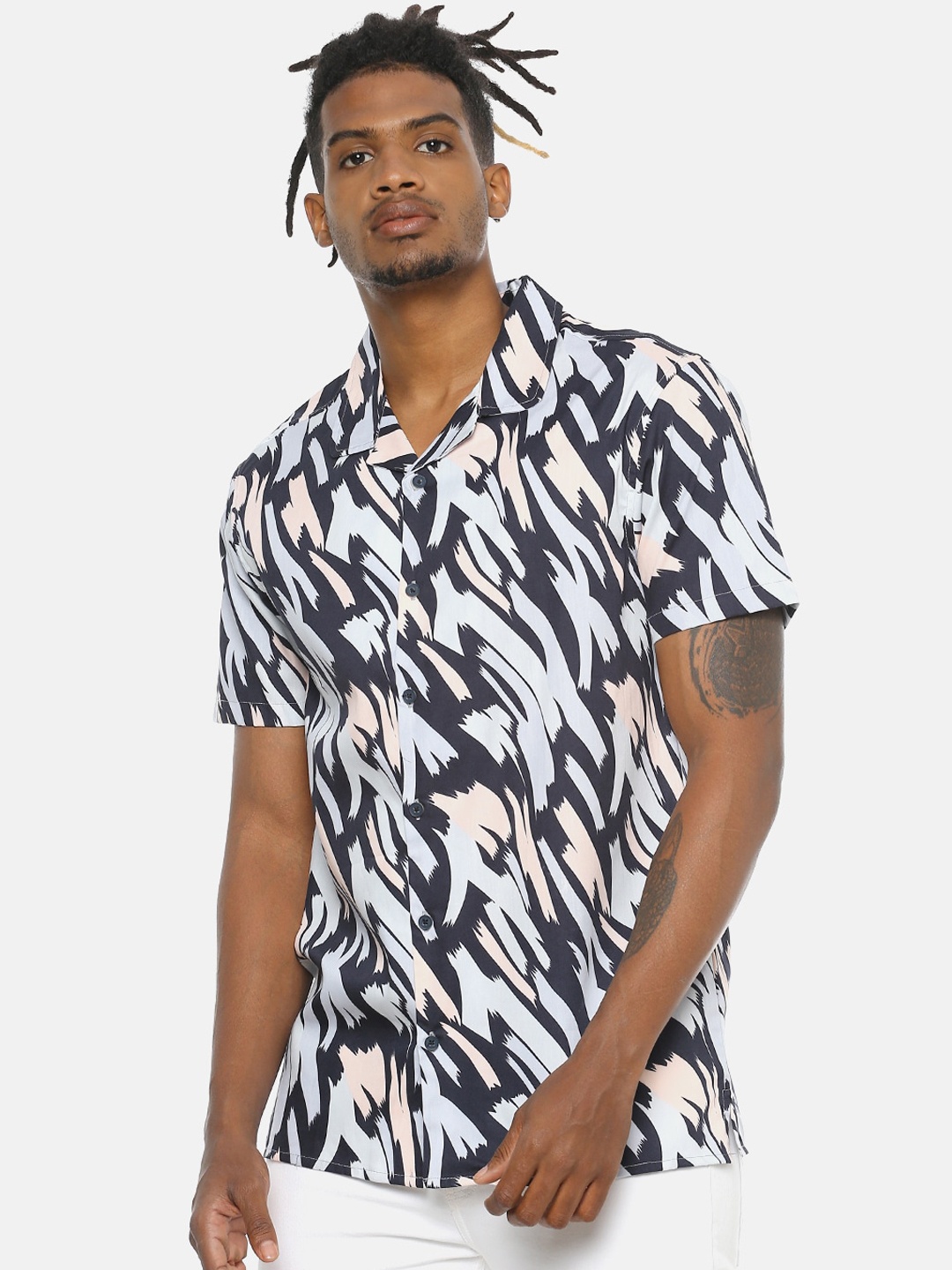 

Campus Sutra Men White & Black Regular Fit Printed Casual Shirt