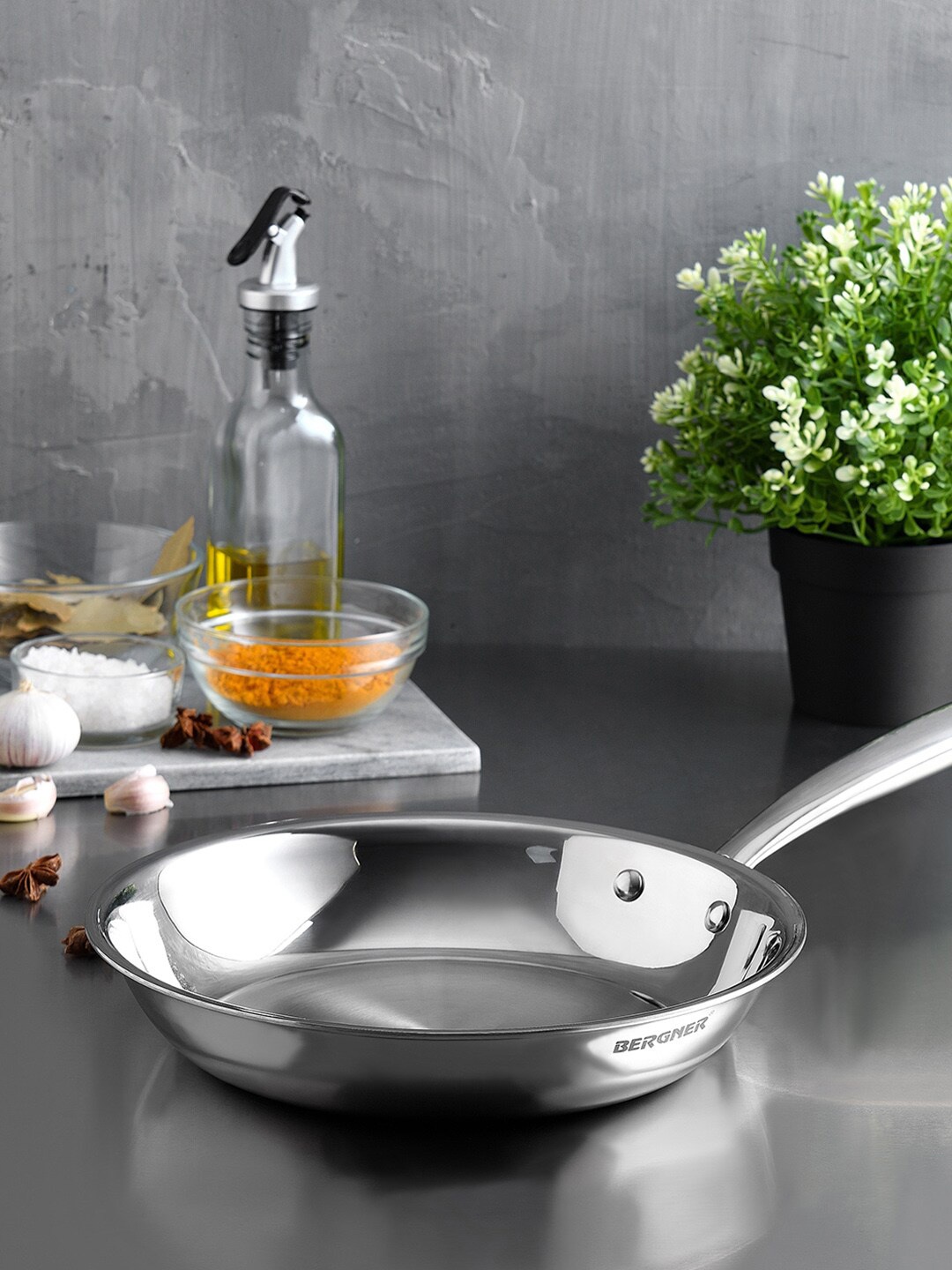 

Bergner Argent TriPly 24 cm Frypan / Induction Base Steel Pan with Stay Cool Long Handle, Silver