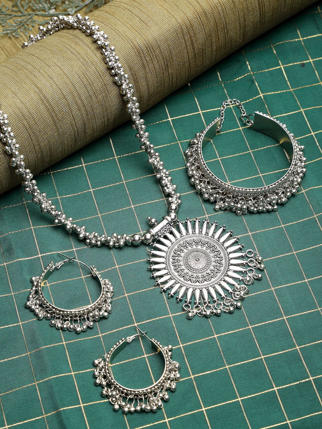 

NEUDIS Silver-Plated Silver-Toned Oxidised Jewellery Set