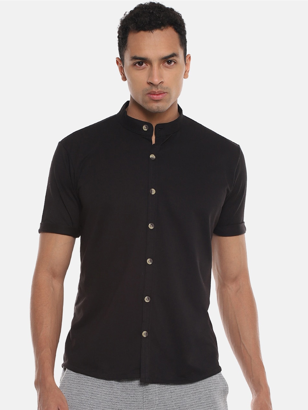 

Campus Sutra Men Black Regular Fit Solid Casual Shirt