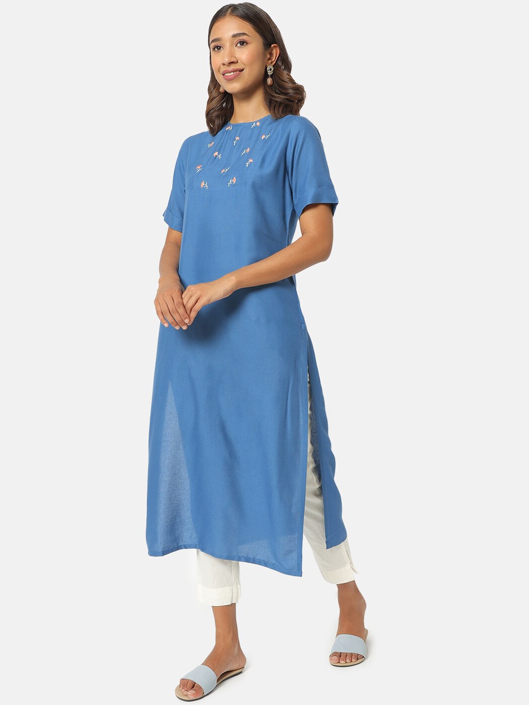 

Saaki Women Blue Kurta