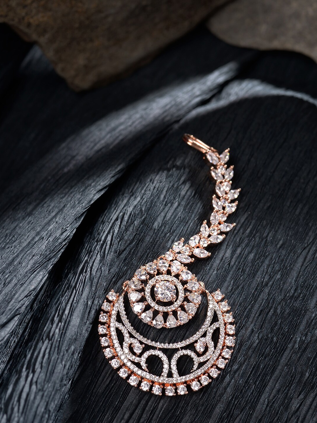 

Saraf RS Jewellery Rose Gold-Plated White AD-Studded Half Moon-Shaped Handcrafted Maang Tikka