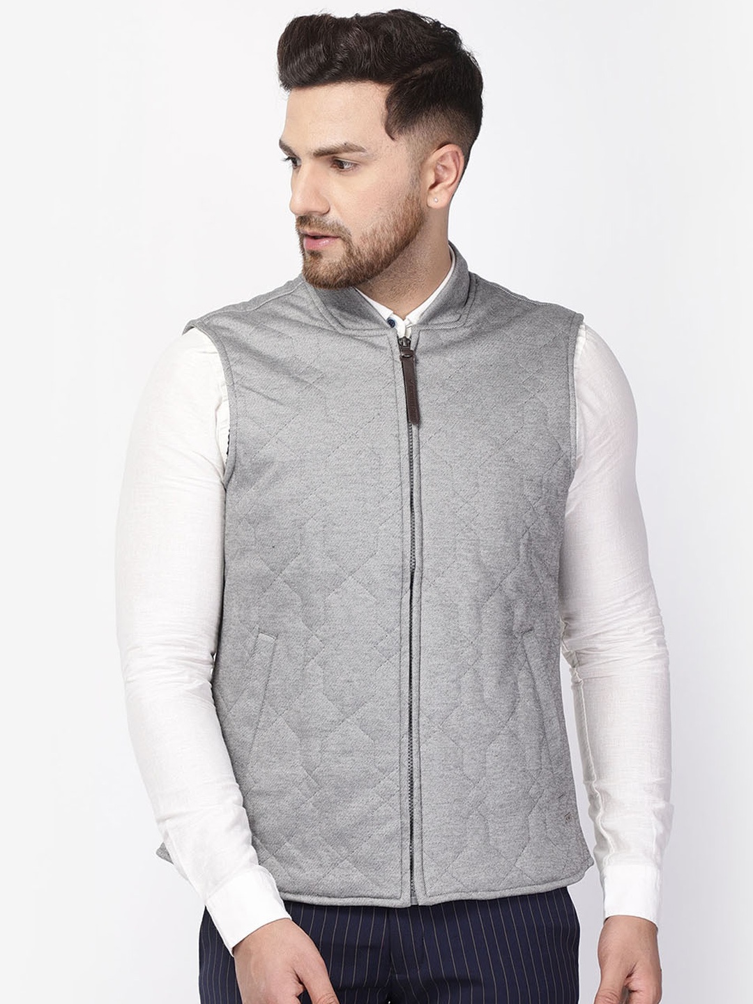 

Blackberrys Men Grey Solid Quilted Jacket