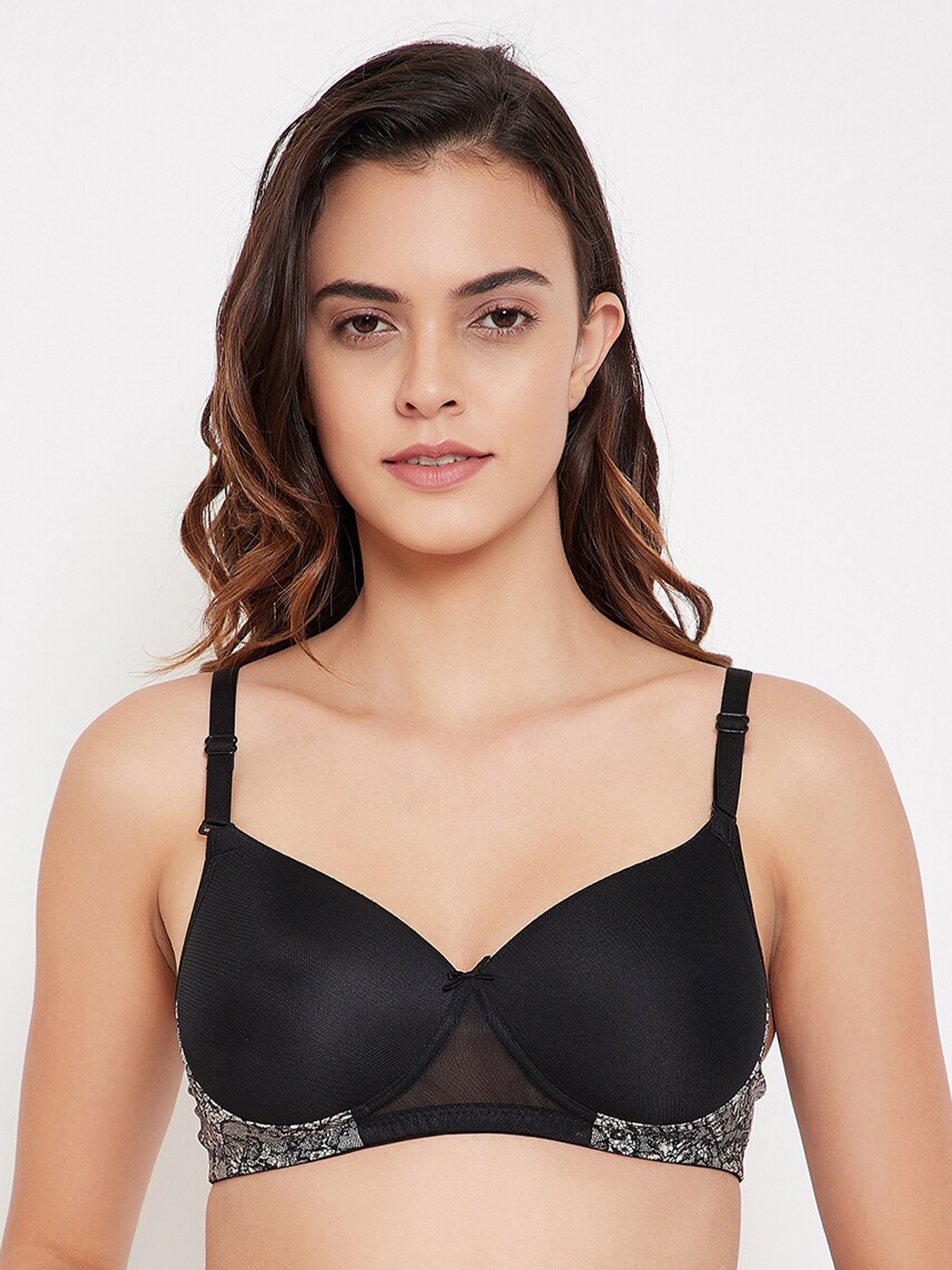 

Clovia Black & White Printed Non-Wired Lightly Padded T-shirt Bra BR1897N1336E