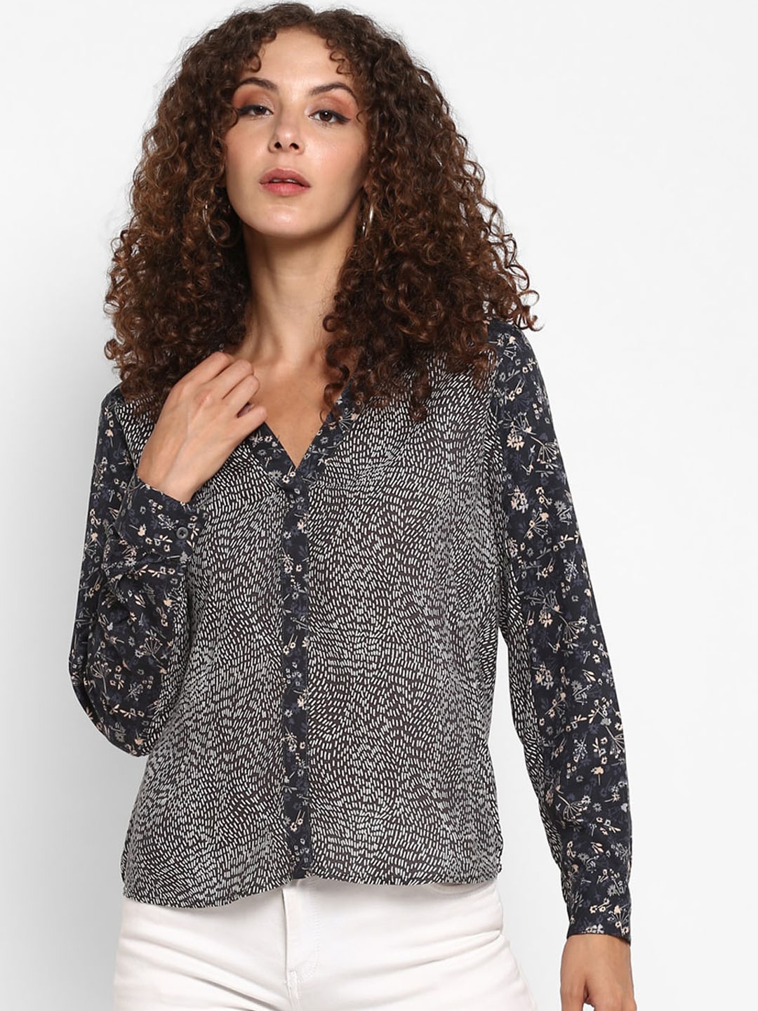 

Taurus Women Grey Regular Fit Printed Casual Shirt