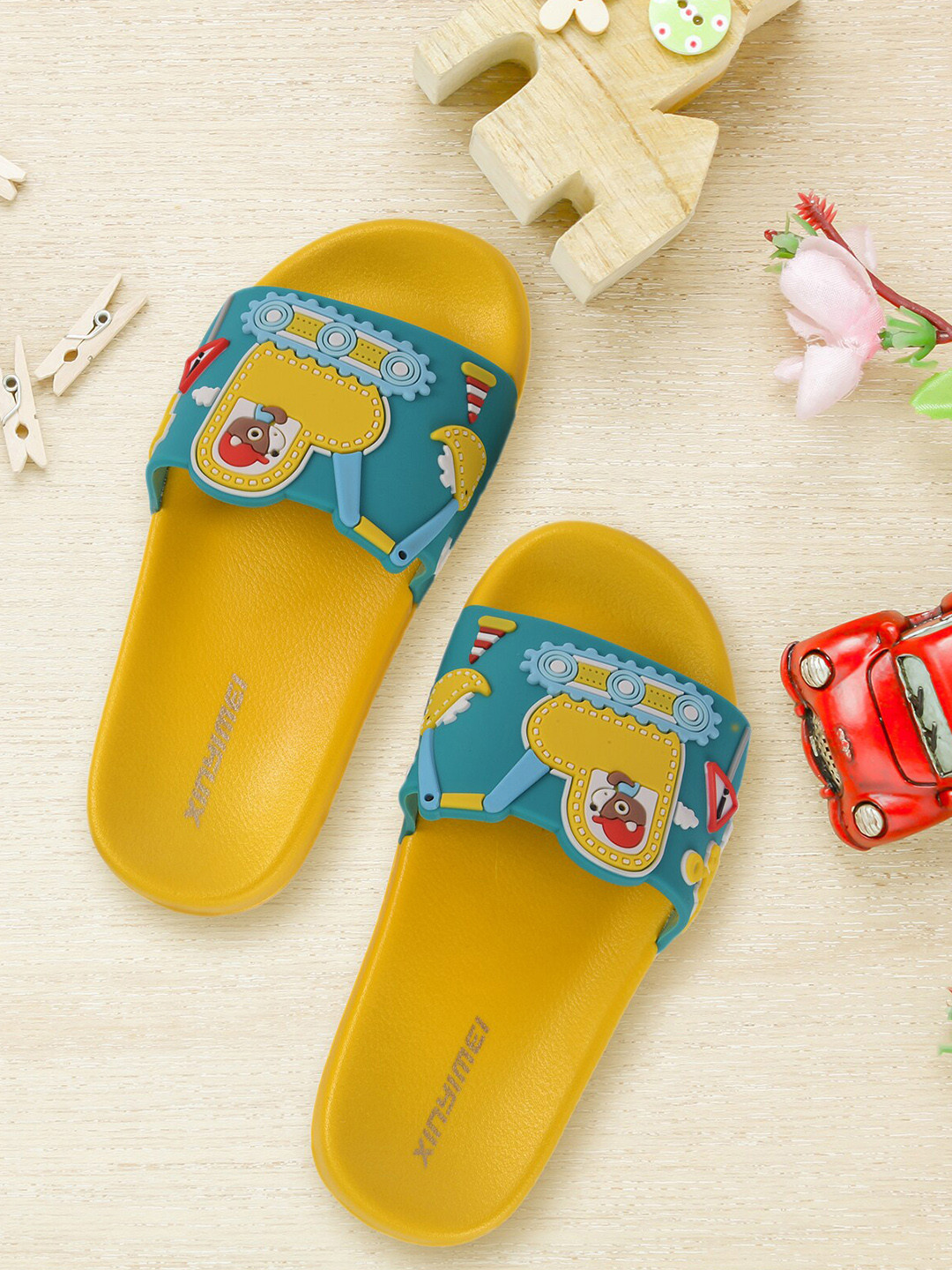 

Yellow Bee Boys Yellow & Sea Green Rubber Sliders