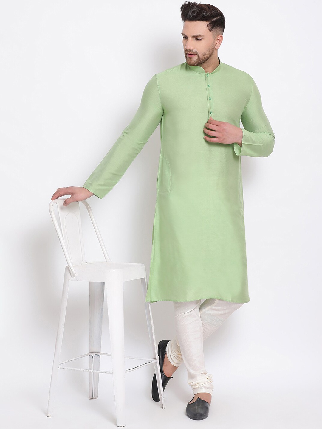 

Sanwara Men Parrot Green & White Solid Kurta with Churidar
