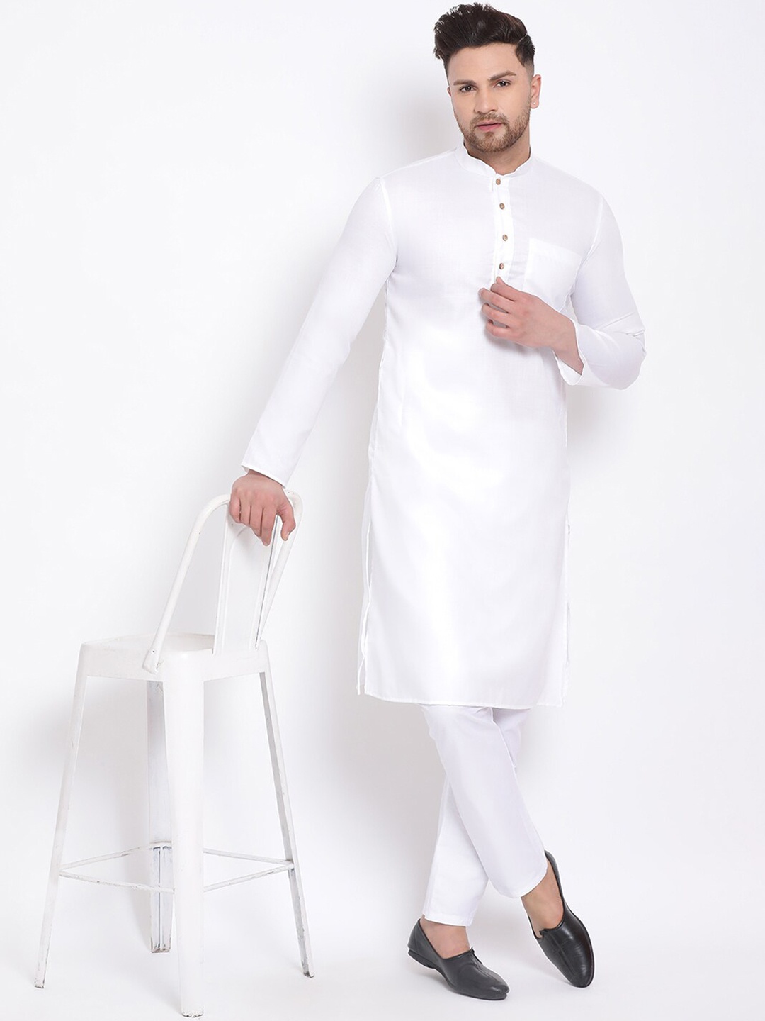 

Sanwara Men White Kurta with Pyjamas