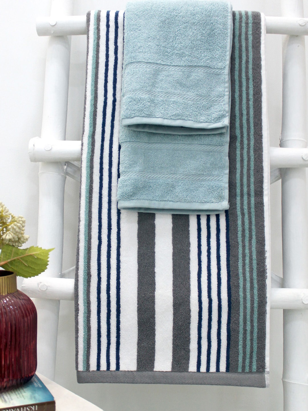 

AVI Living Set Of 3 Green & White 550 GSM Streak Cotton Towel Set