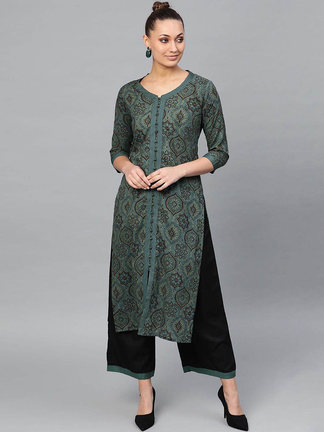 

Indo Era Women Green Paisley Printed Straight Pure Cotton Kurta with Trousers