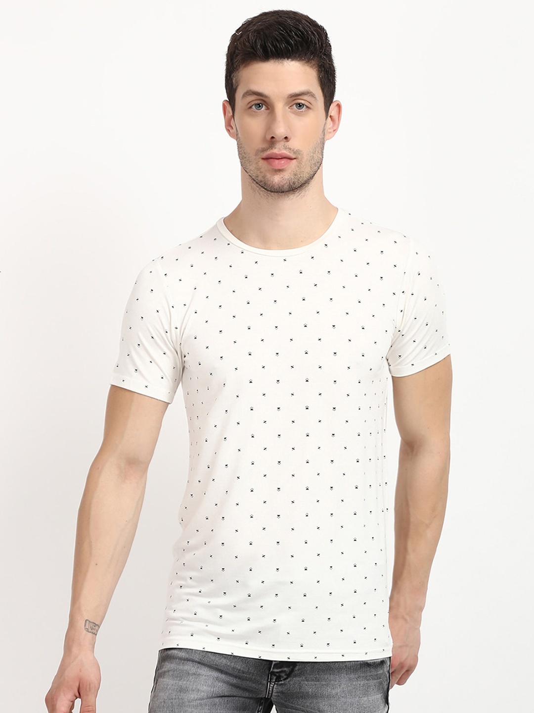 

V2 Value & Variety Men White & Blue Printed T-shirt
