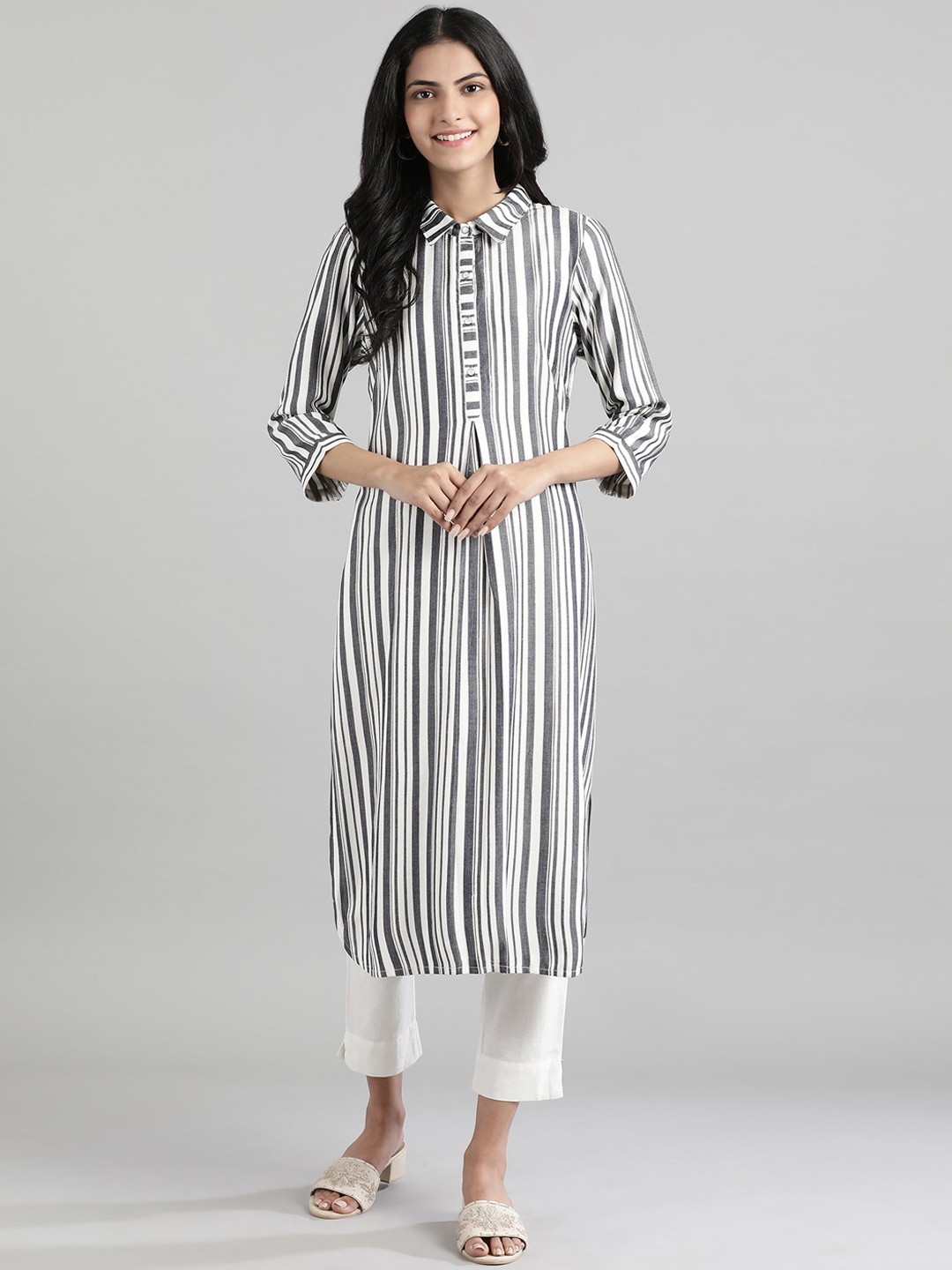 

AURELIA Women Off White & Grey Striped Pathani Kurta