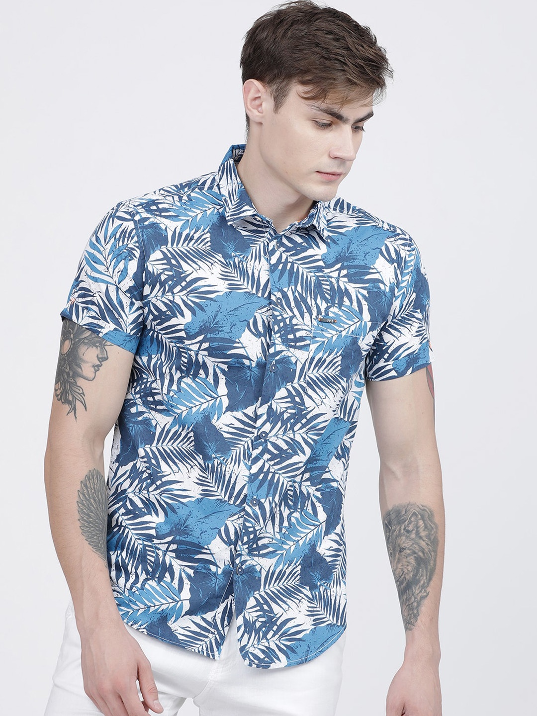 

The Indian Garage Co Men Teal & White Slim Fit Printed Casual Shirt