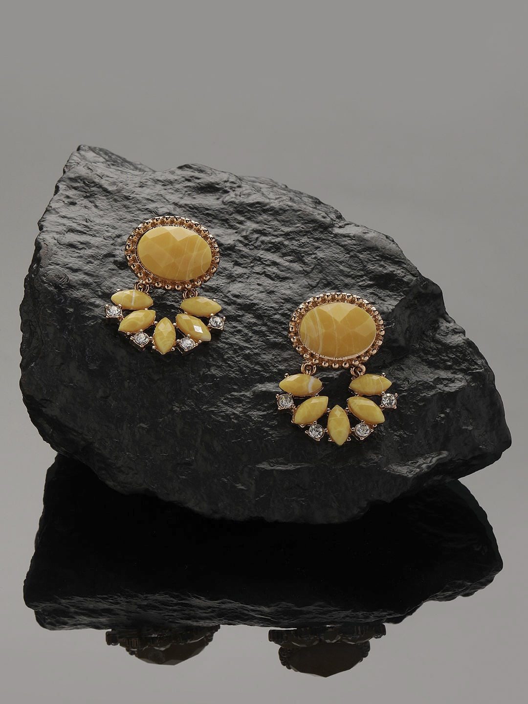 

Accessorize London Contemporary Short Resin Drop Earrings, Yellow