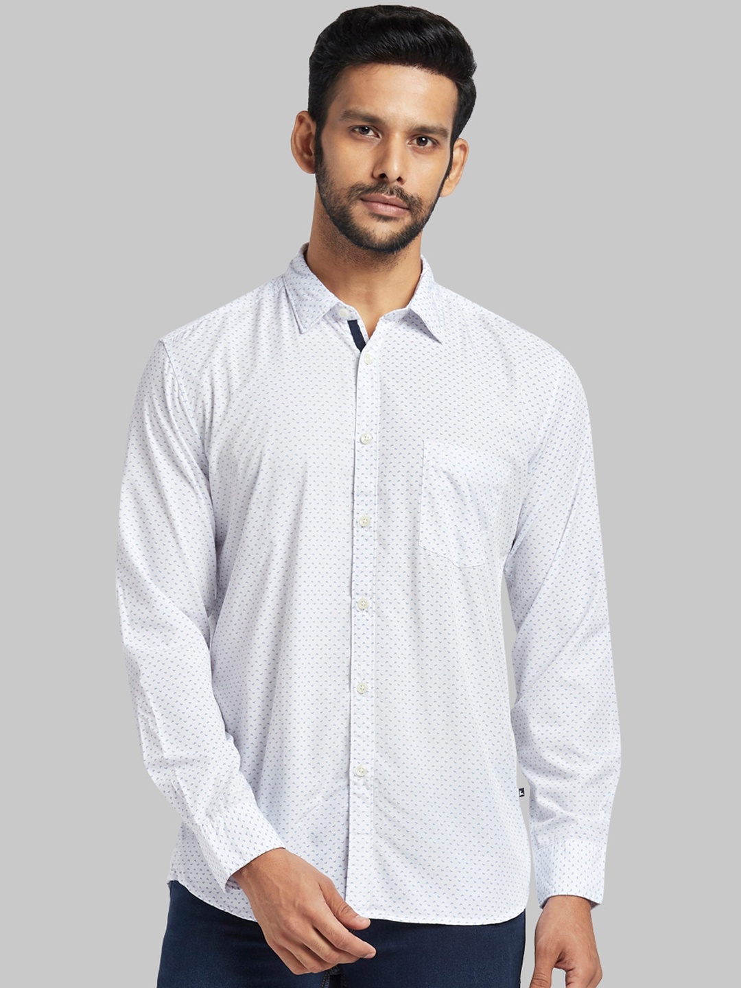 

Parx Men White & Blue Slim Fit Printed Casual Shirt