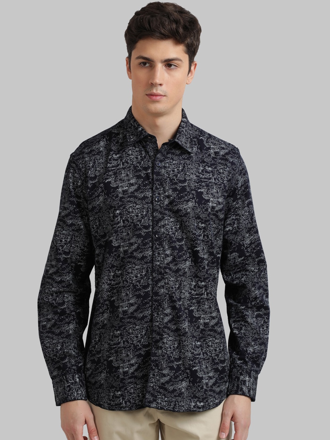 

Parx Men Black & White Printed Slim Fit Reversible Casual Shirt