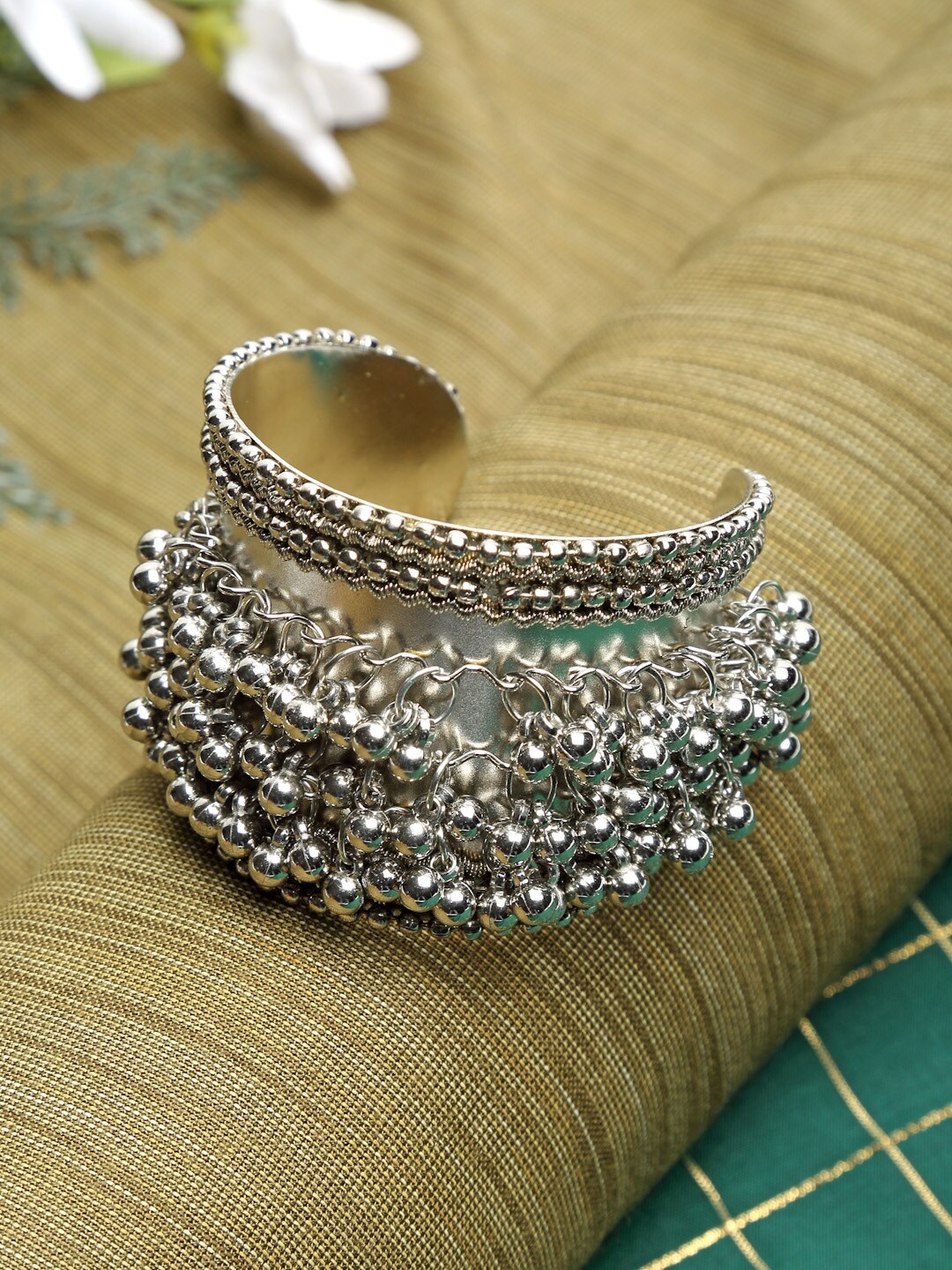 

NEUDIS Women Silver Oxidised Silver-Plated Cuff Bracelet