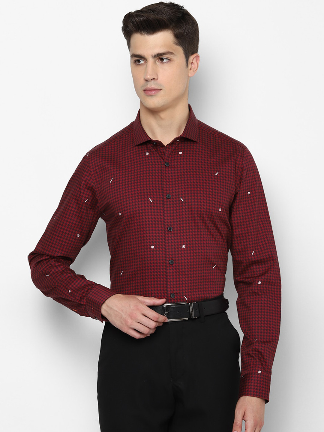 

SIMON CARTER LONDON Men Red & Black PrintedRegular Fit Formal Shirt